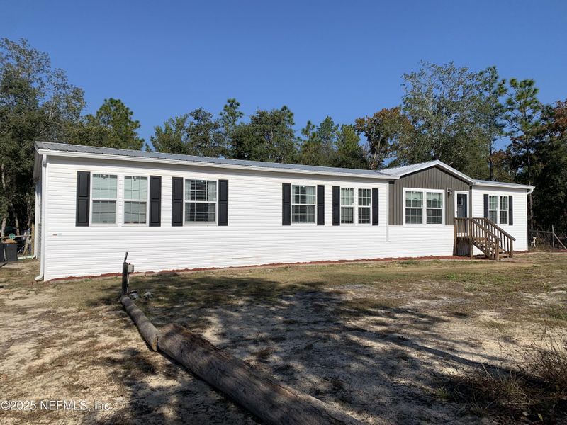 Exterior details and patio area of a home in , Interlachen (Image 23).