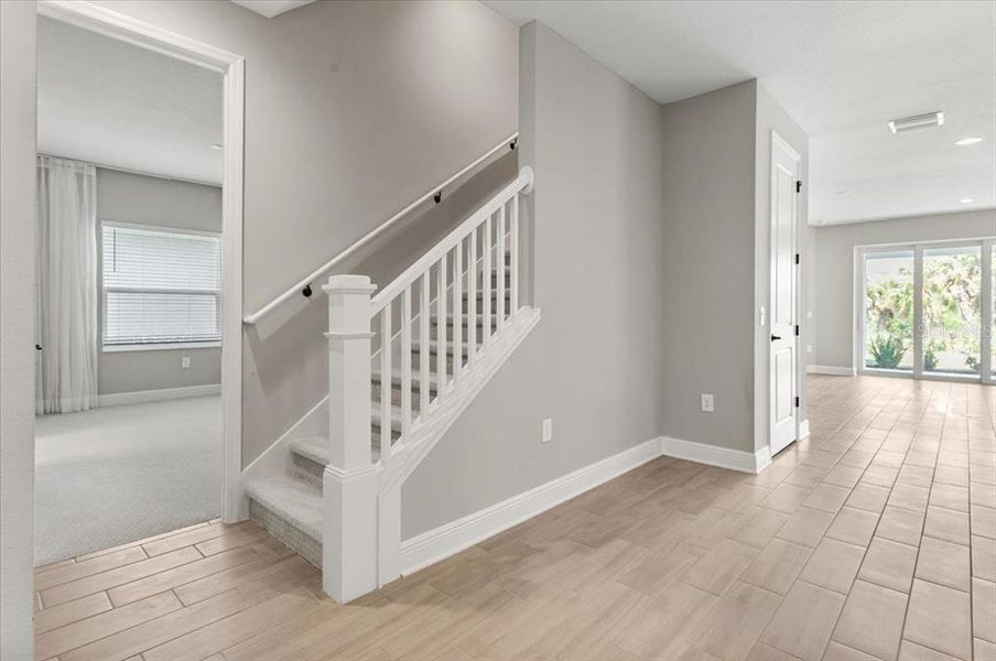 Spacious, unfurnished interior of a new home in , Sarasota (Image 30).