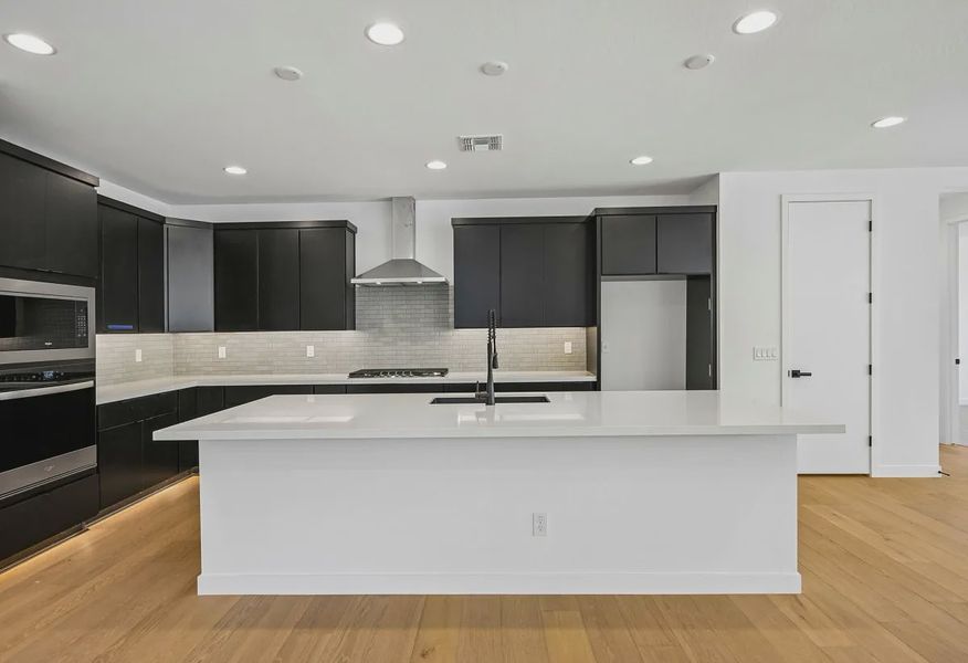Kitchen - 7 of 13