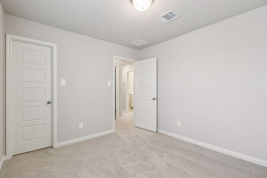 Spacious, unfurnished interior of a new home in Legendary Trails - Premier Series, Cibolo (Image 19).