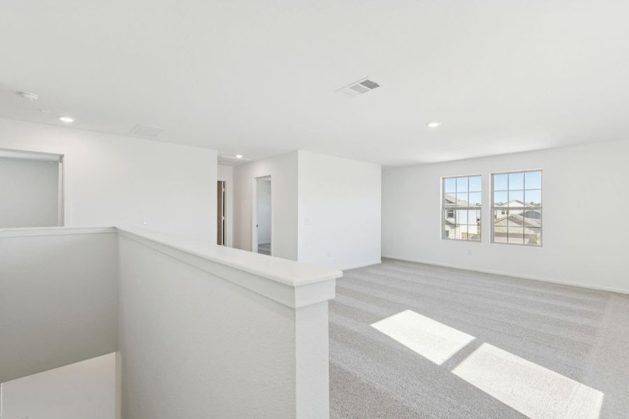Spacious, unfurnished interior of a new home in Mavera, Conroe (Image 20).