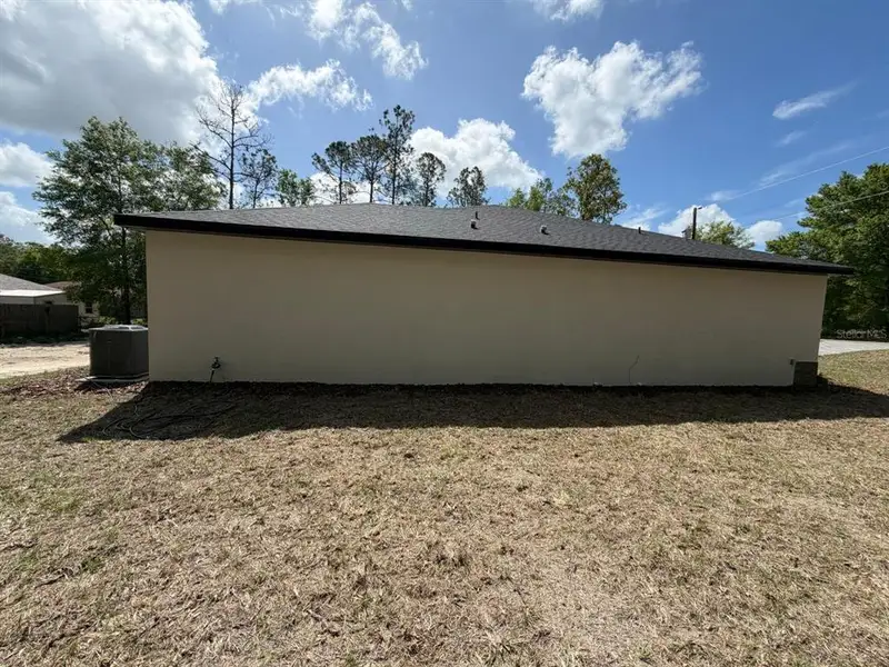 Exterior details and patio area of a home in , Dunnellon (Image 3). Exterior details and patio area of a home in , Dunnellon (Image 3).