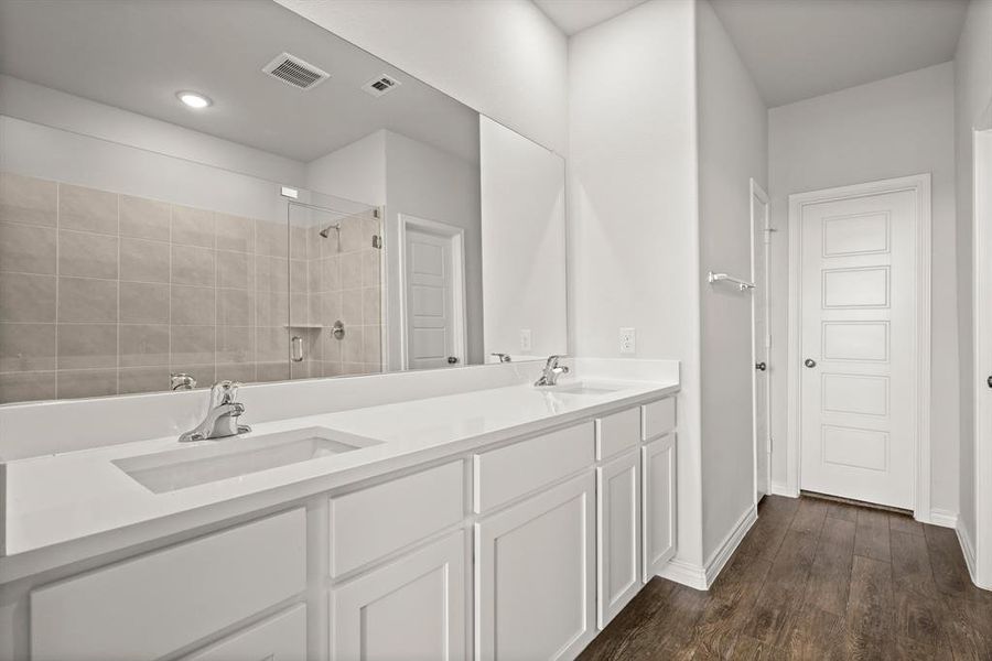 Furnished interior view inside a new home in Rocky Creek Crossing, Fort Worth (Image 5). Furnished interior view inside a new home in Rocky Creek Crossing, Fort Worth (Image 5).