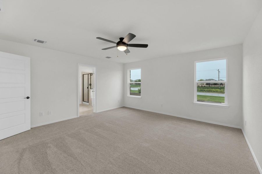 Spacious, unfurnished interior of a new home in Overlook Ranch, Georgetown (Image 26).