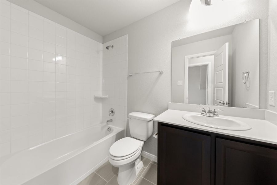 Representative furnished interior of a home built from the Fairmont by Pacesetter Homes in Sutton Fields, Celina (Image 12).