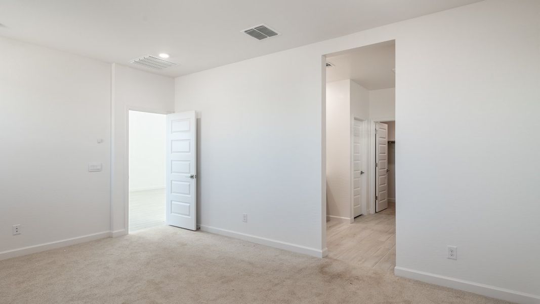 Spacious, unfurnished interior of a new home in Aloravita, Peoria (Image 22).