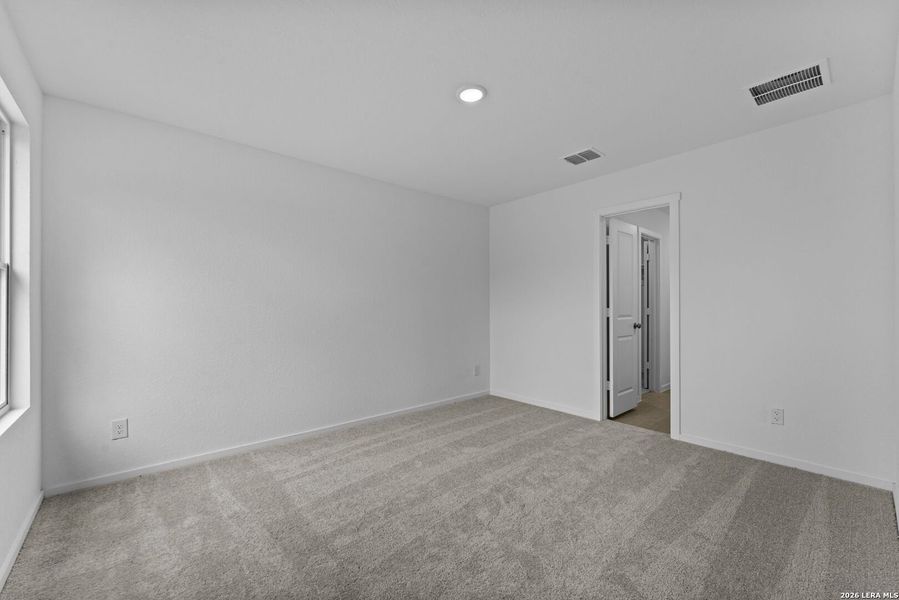 Spacious, unfurnished interior of a new home in Torian Village, San Antonio (Image 16).