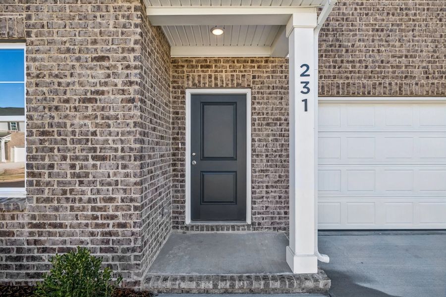 Exterior details and patio area of a home in Cades Bluff, Lebanon (Image 3).