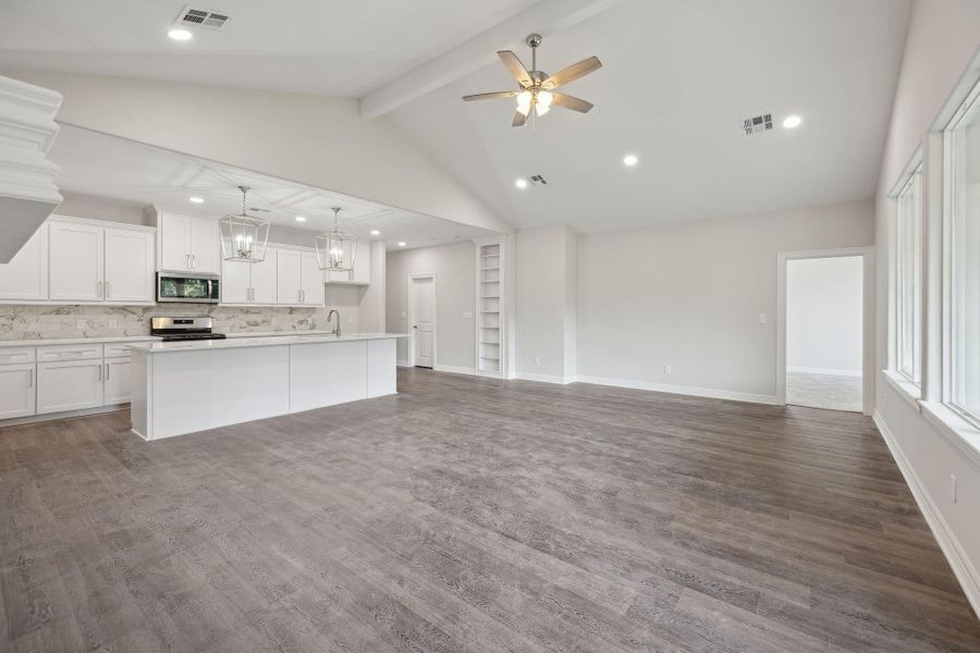 Spacious, unfurnished interior of a new home in , Livingston (Image 17).