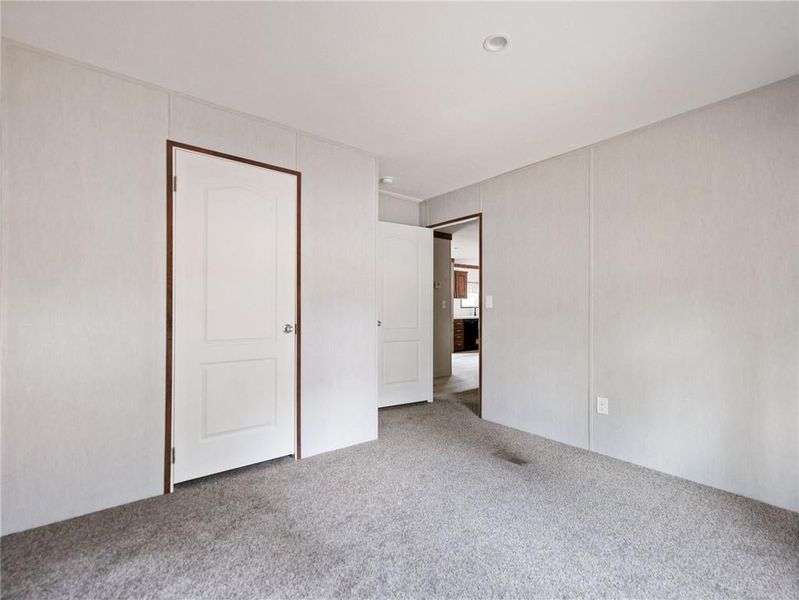 Spacious, unfurnished interior of a new home in , Gainesville (Image 32). Spacious, unfurnished interior of a new home in , Gainesville (Image 32).