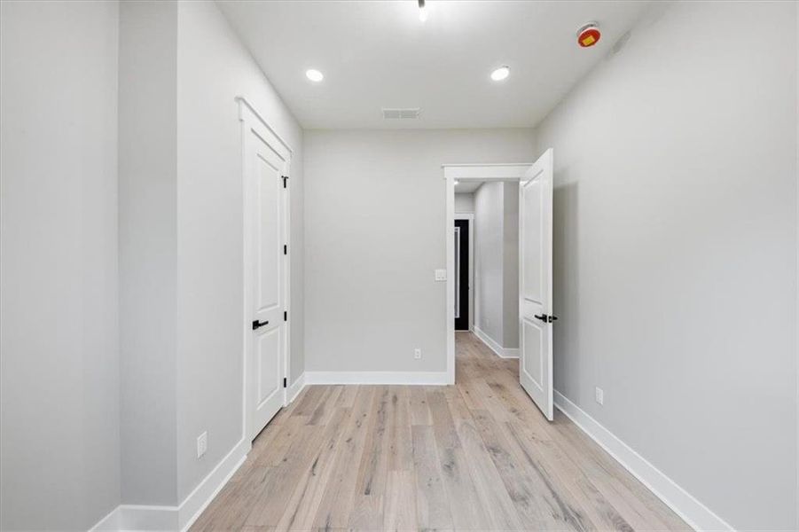 Spacious, unfurnished interior of a new home in , Acworth (Image 36).