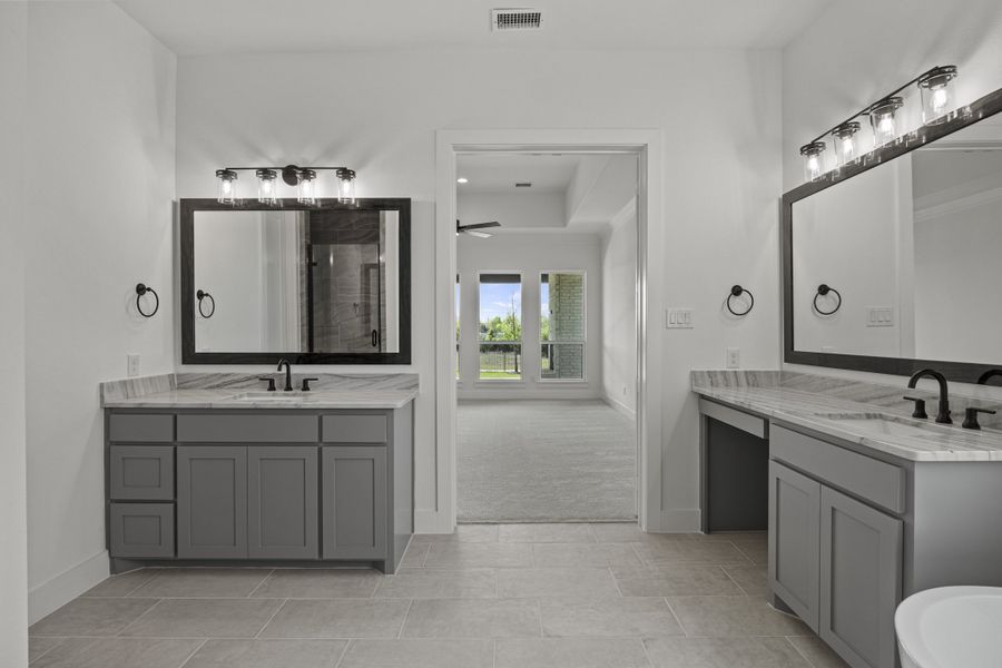 Furnished interior view inside a new home in Winding Creek, Rockwall (Image 11).