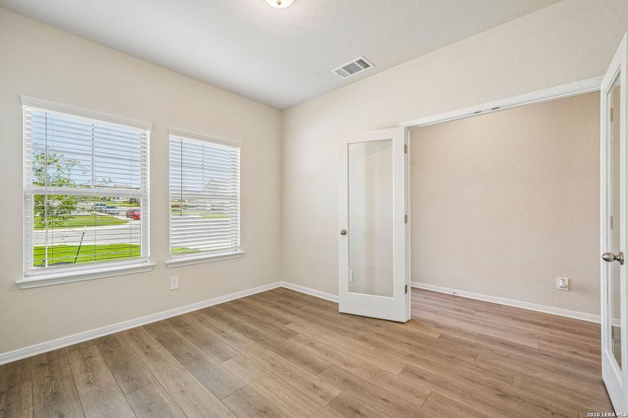 Spacious, unfurnished interior of a new home in Arcadia Ridge - Premier Series, San Antonio (Image 27).