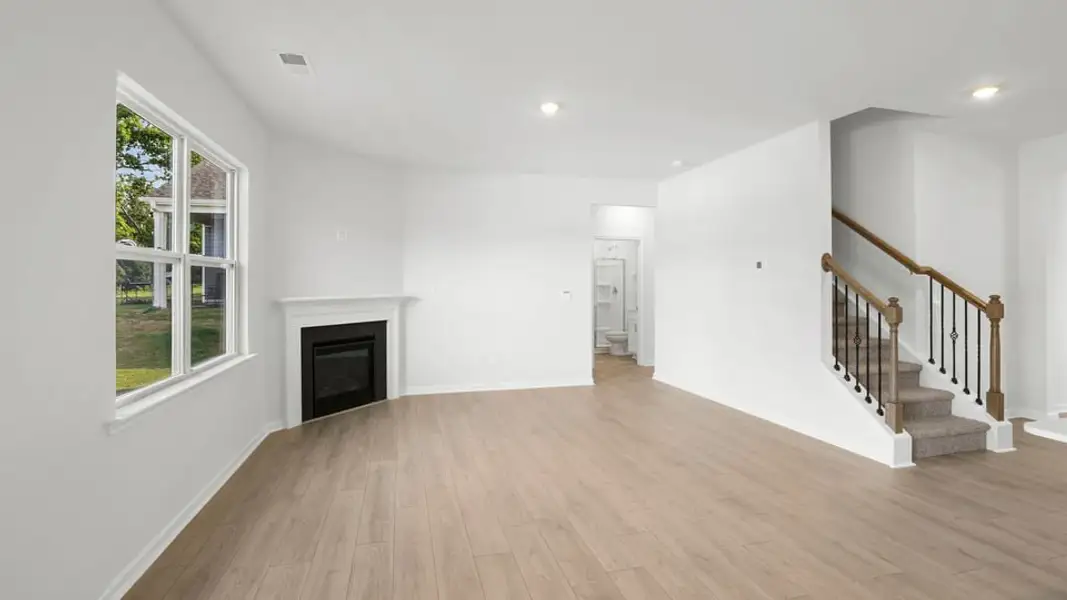 Spacious, unfurnished interior of a new home in Chestnut Ridge, Greenville (Image 19).