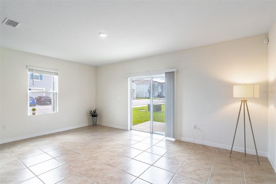 Spacious, unfurnished interior of a new home in , Davenport (Image 16).