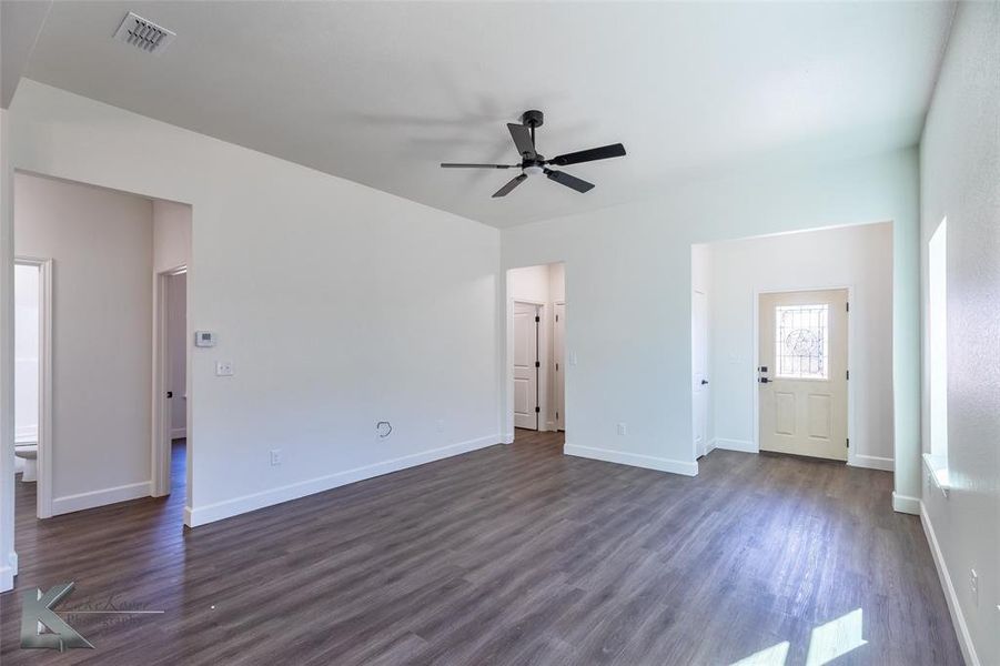 Spacious, unfurnished interior of a new home in , Abilene (Image 18).