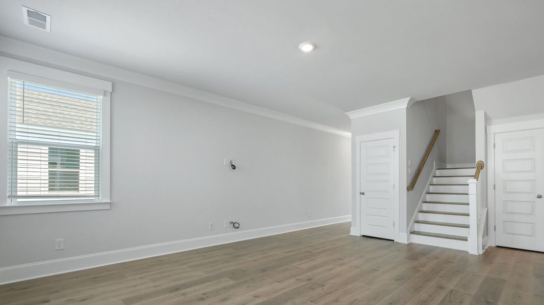 Spacious, unfurnished interior of a new home in Sheep Island, Summerville (Image 14).