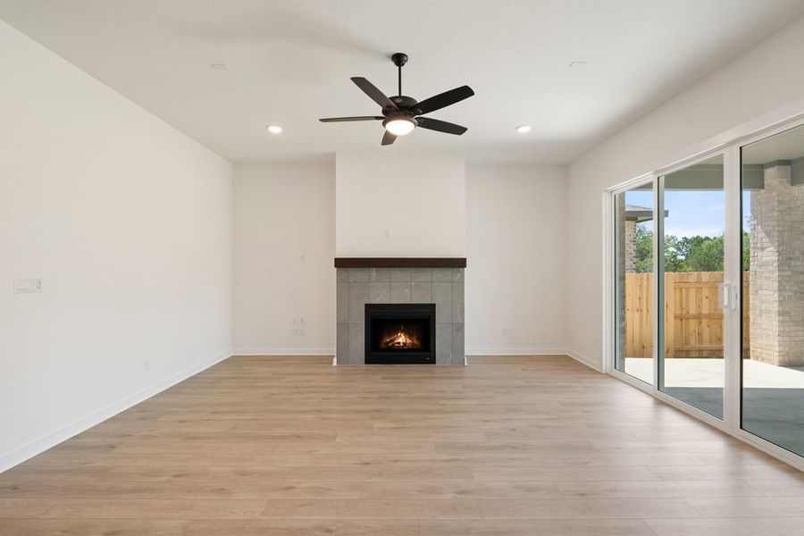 Spacious, unfurnished interior of a new home in Capitol Collection at Lariat, Liberty Hill (Image 24).