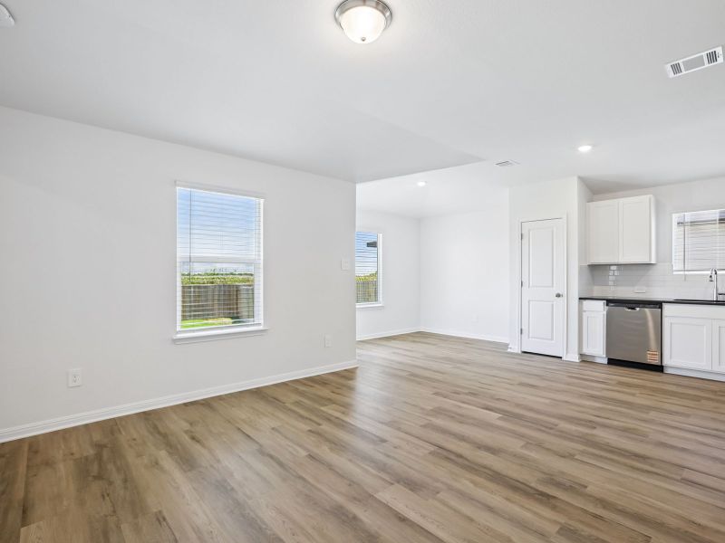 Spacious, unfurnished interior of a new home in Waterstone Crossing, Kyle (Image 8). Spacious, unfurnished interior of a new home in Waterstone Crossing, Kyle (Image 8).