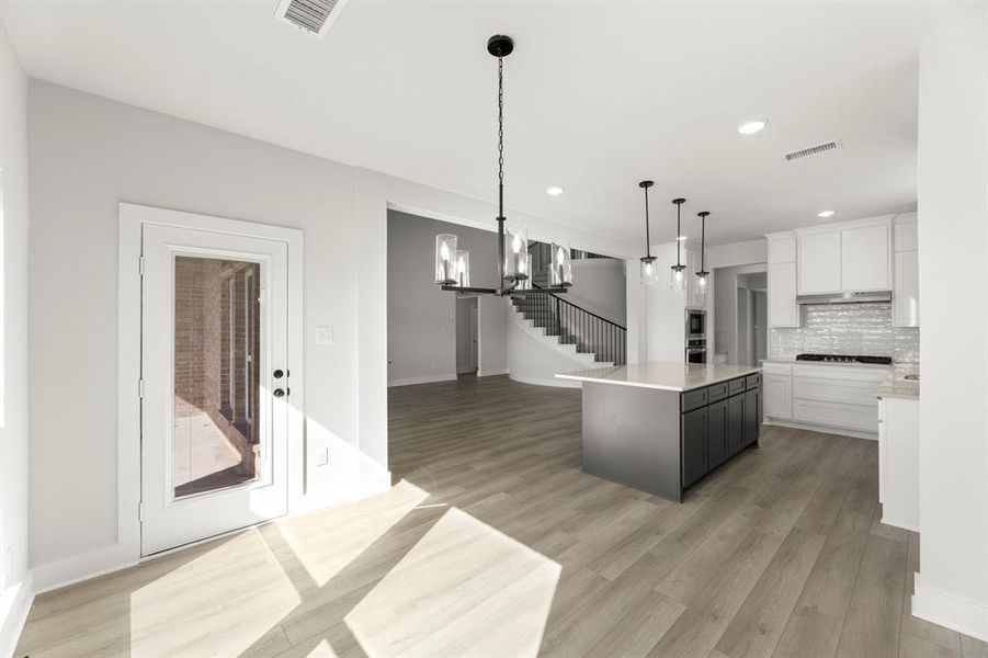 13_14. 1285 Flamingo - Nook (2) 13_14. 1285 Flamingo - Nook (2)