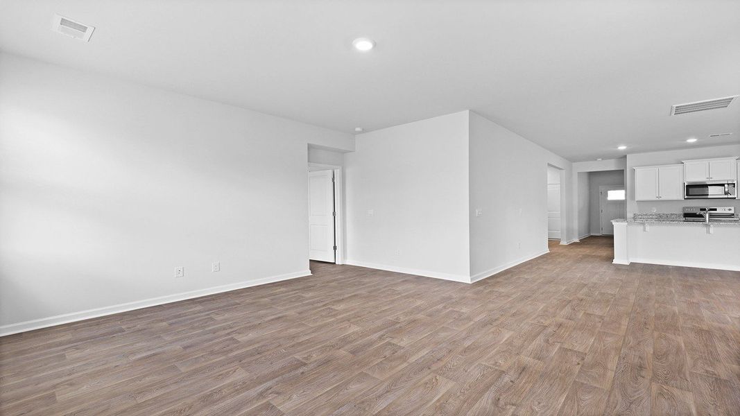 Spacious, unfurnished interior of a new home in Lakeview at Kitfield, Moncks Corner (Image 32).