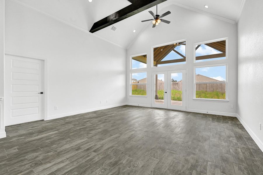 Spacious, unfurnished interior of a new home in , Anahuac (Image 21).