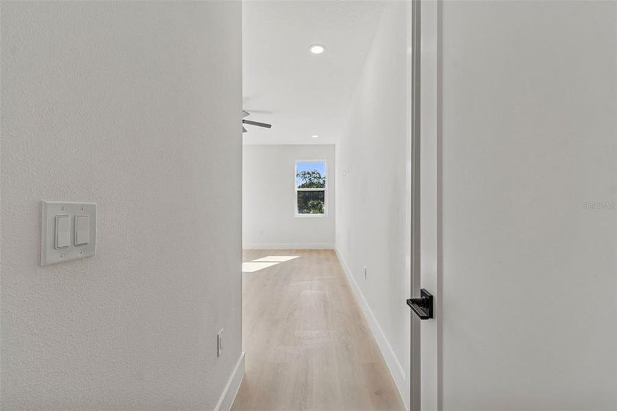 Spacious, unfurnished interior of a new home in , Tampa (Image 46).