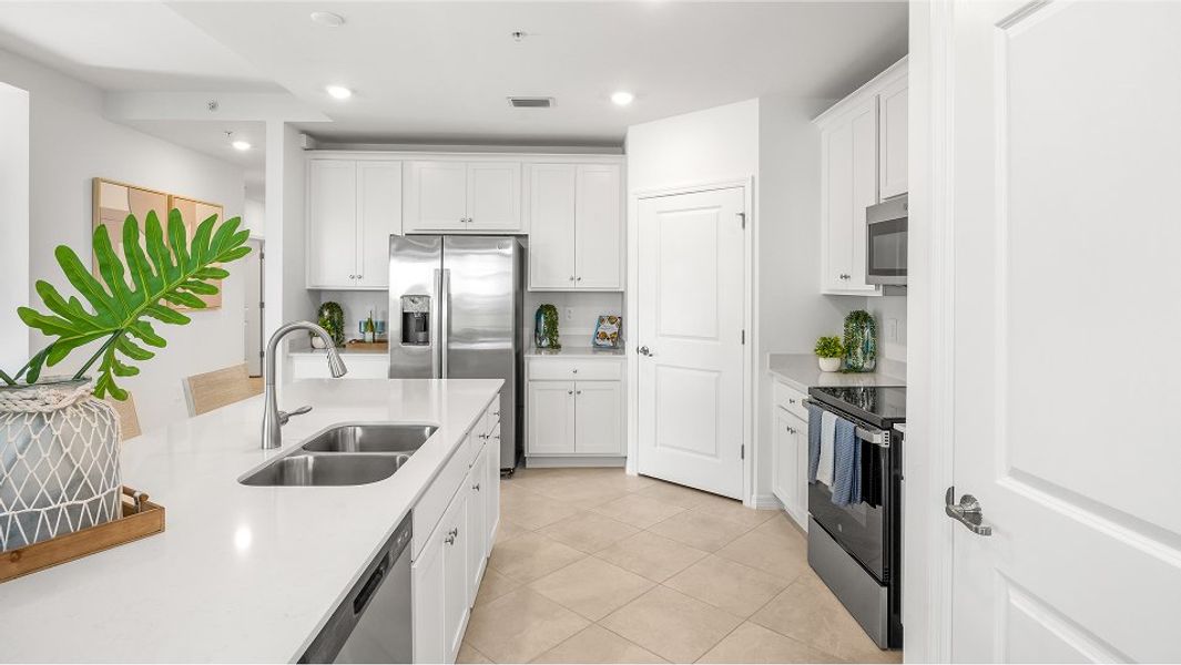 6101 Hibiscus Kitchen 3of3