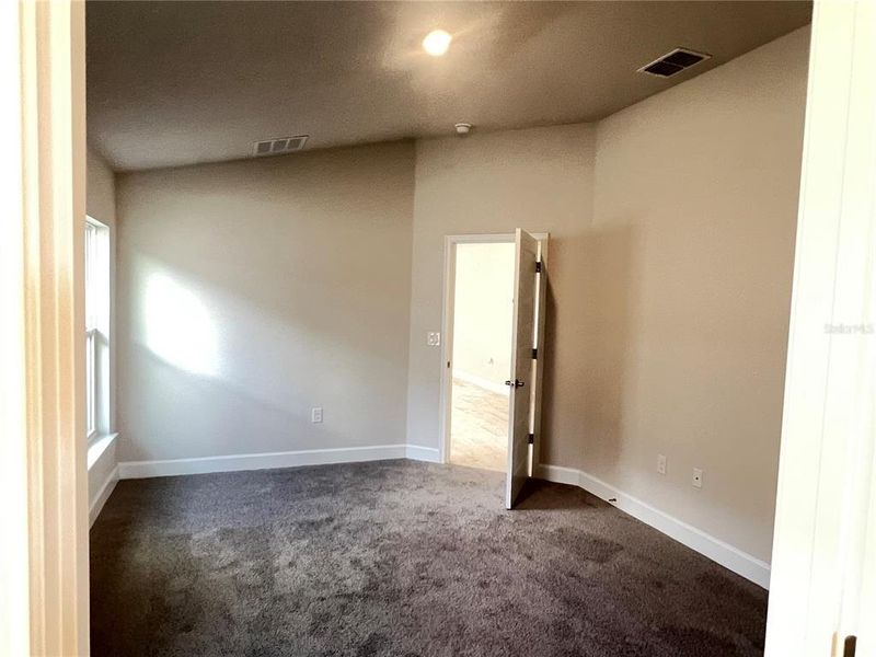 Spacious, unfurnished interior of a new home in , Dade City (Image 13).
