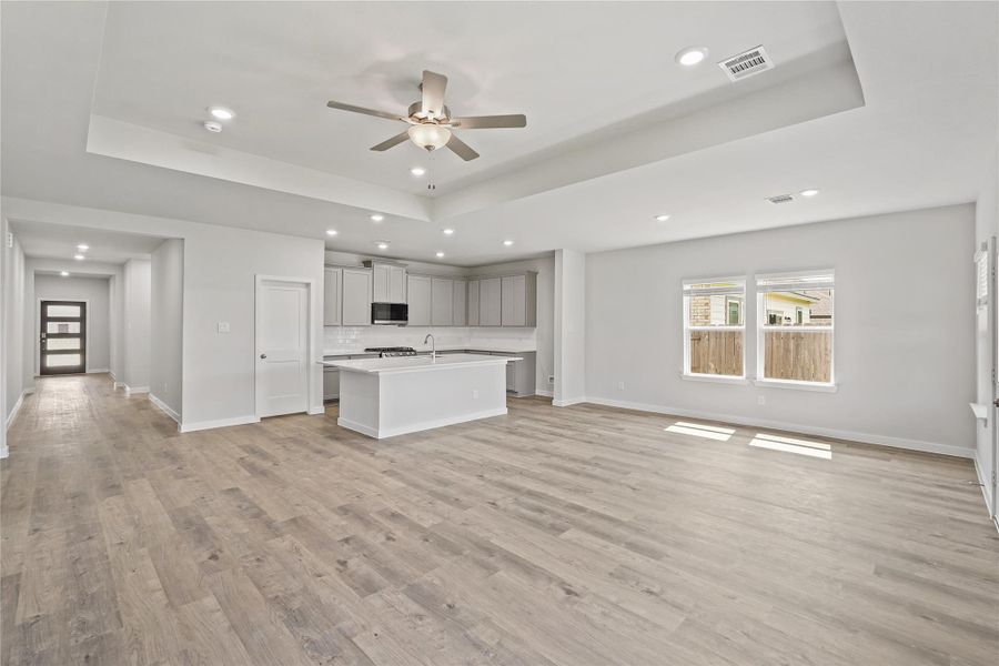 Spacious, unfurnished interior of a new home in Sunterra, Katy (Image 12).