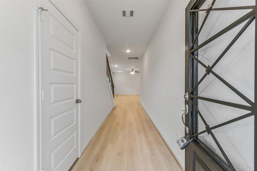 Spacious, unfurnished interior of a new home in Anderson Lakes, Houston (Image 23).