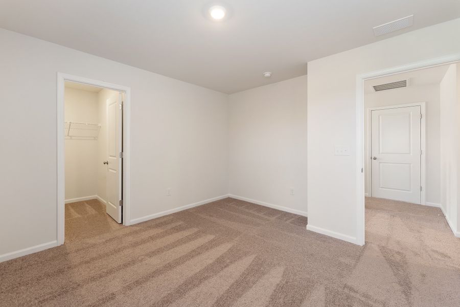 Spacious, unfurnished interior of a new home in Dove Hollow, Chesnee (Image 27).