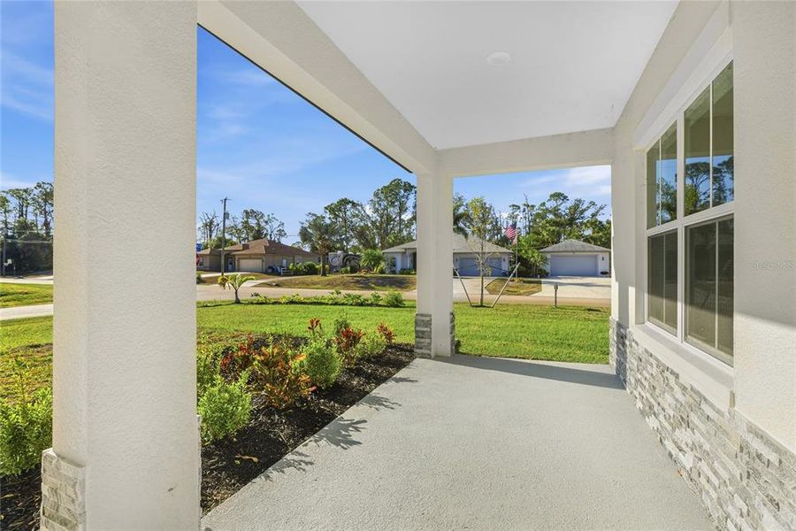 Exterior details and patio area of a home in , North Port (Image 3).