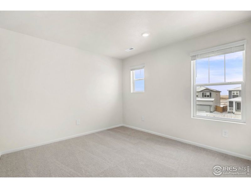 Spacious, unfurnished interior of a new home in Lake Bluff, Greeley (Image 23).