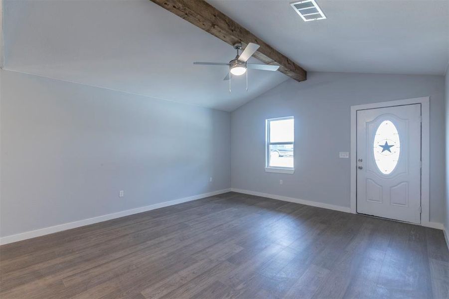 Spacious, unfurnished interior of a new home in , De Leon (Image 24).