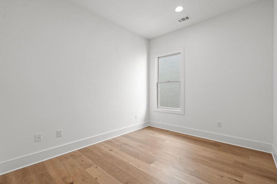 Spacious, unfurnished interior of a new home in Spyglass, Austin (Image 21).