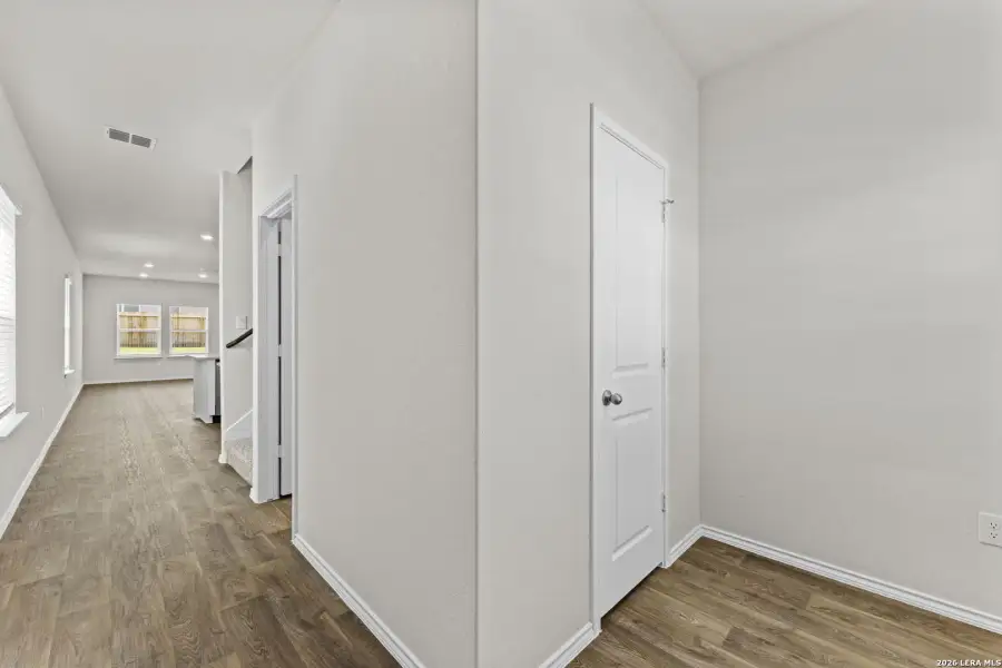 Spacious, unfurnished interior of a new home in Laurel Vistas, San Antonio (Image 19).