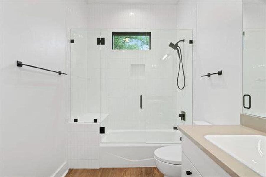 Furnished interior view inside a new home in , Horseshoe Bay (Image 8).