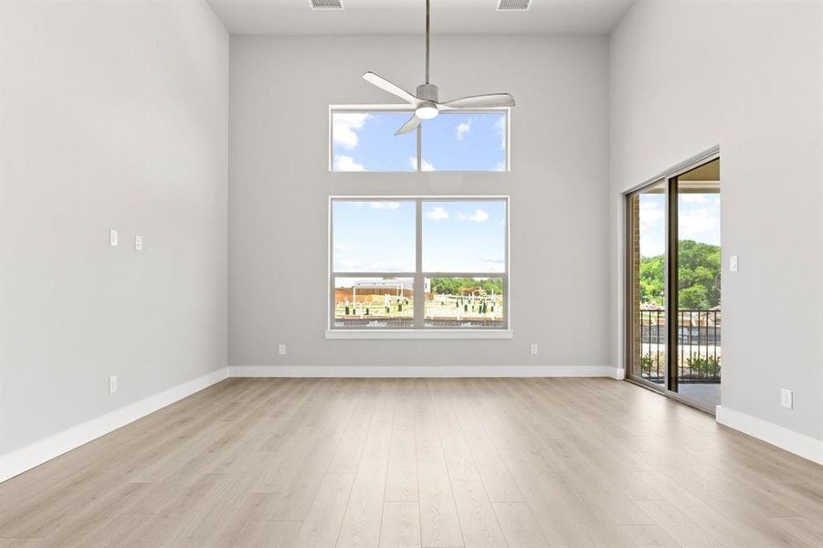 008-8517DelRioTrail-Rowlett-TX-75089-Living.jpg-SMALL