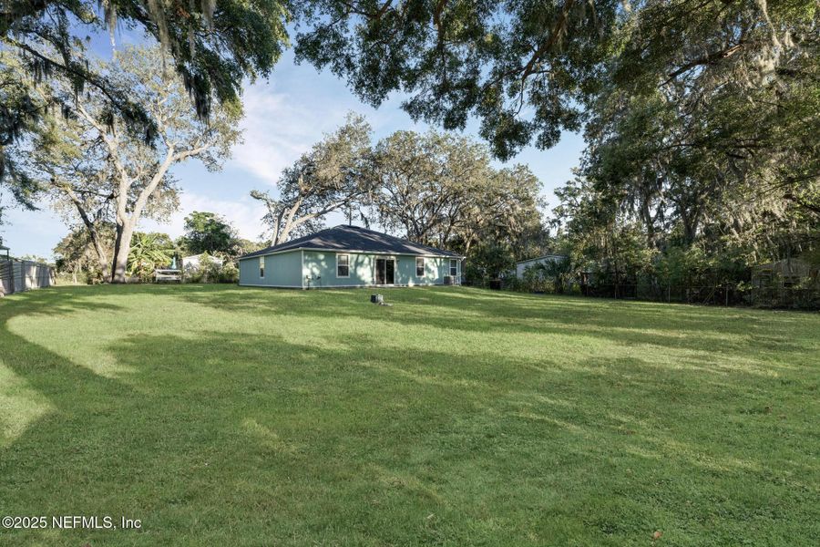Exterior details and patio area of a home in , Jacksonville (Image 28).