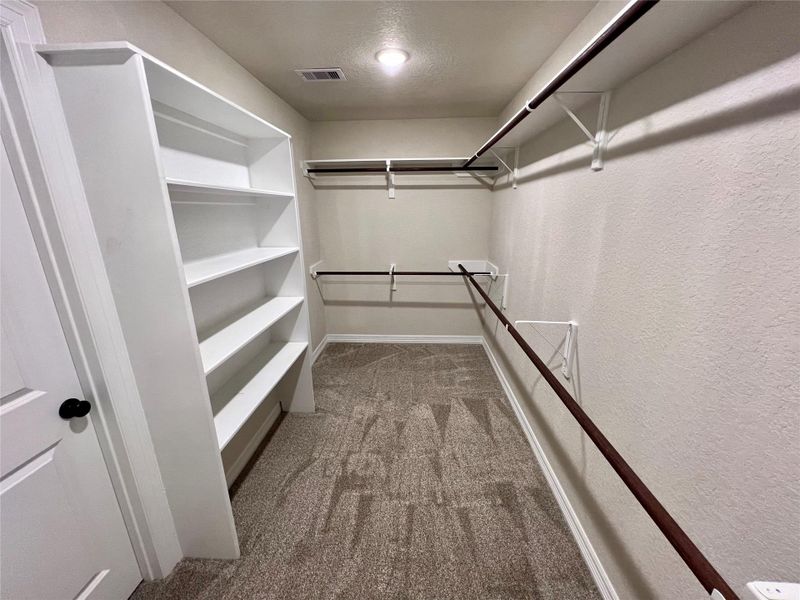 Spacious, unfurnished interior of a new home in , Angleton (Image 25).