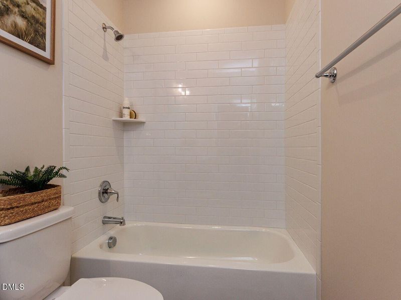 036-1280x960-bathroom