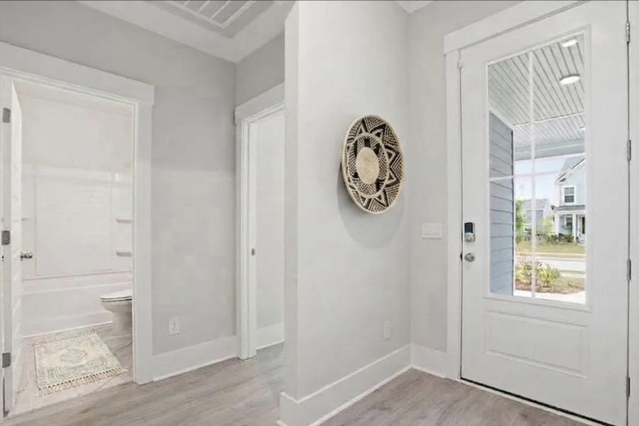 Spacious, unfurnished interior of a new home in Sheep Island, Summerville (Image 22).