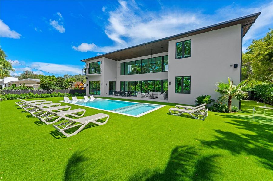 Exterior details and patio area of a home in , Miami (Image 27).