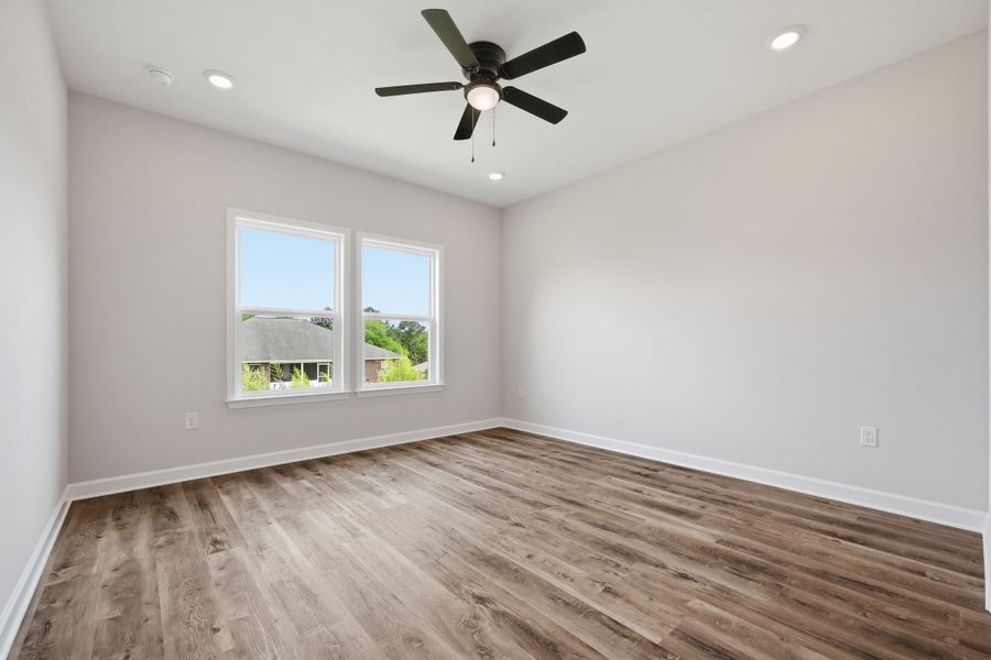 Spacious, unfurnished interior of a new home in Barton's Bend, Crestview (Image 50).