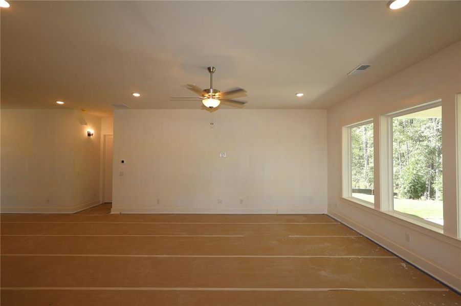Spacious, unfurnished interior of a new home in Old Mill Preserve, Dallas (Image 5). Spacious, unfurnished interior of a new home in Old Mill Preserve, Dallas (Image 5).