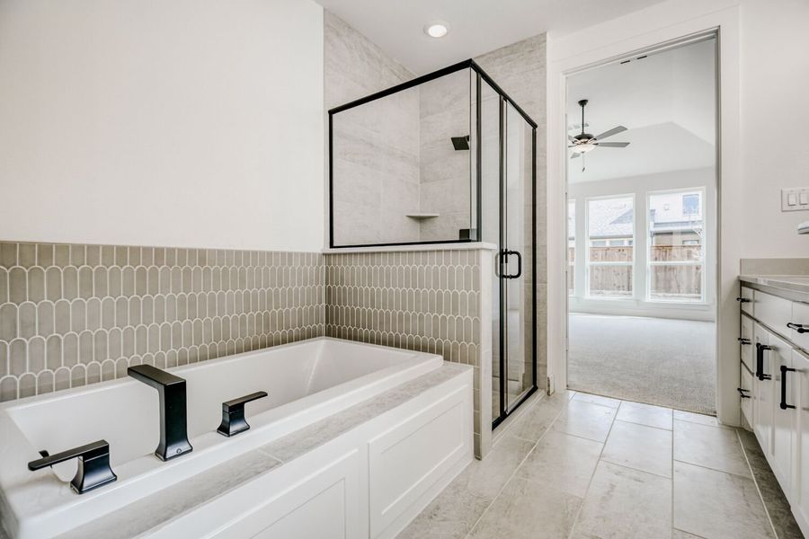 3121 Lacebark - Primary Bathroom