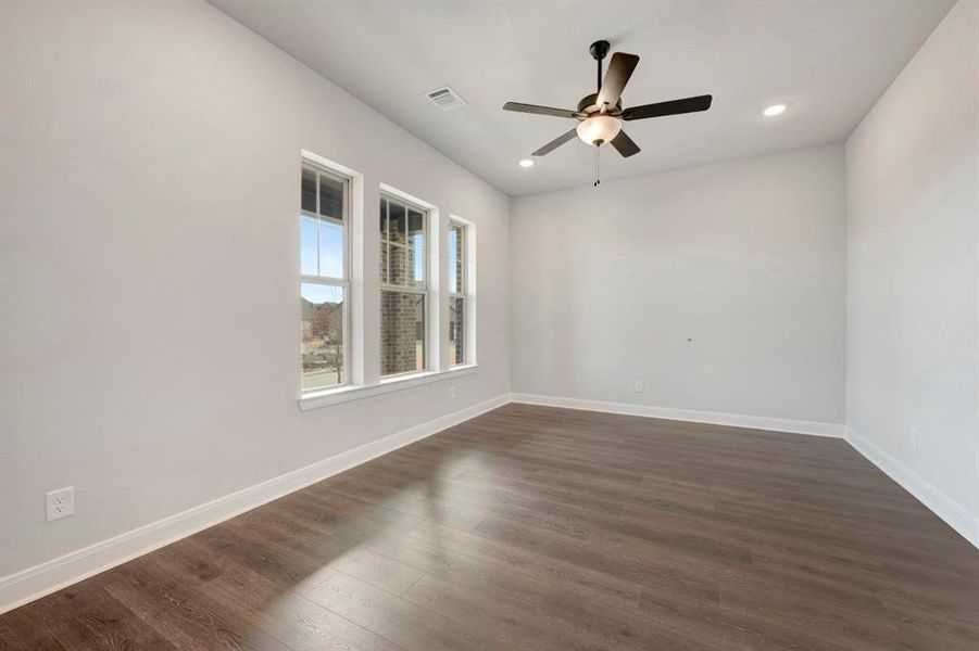Unfurnished room with a ceiling fan, dark wood-type flooring, and recessed lighting