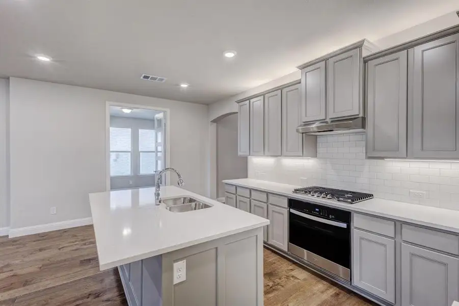 12_IMG_8179_81_82_83_85IMG_8179_81_82_83_85_mls