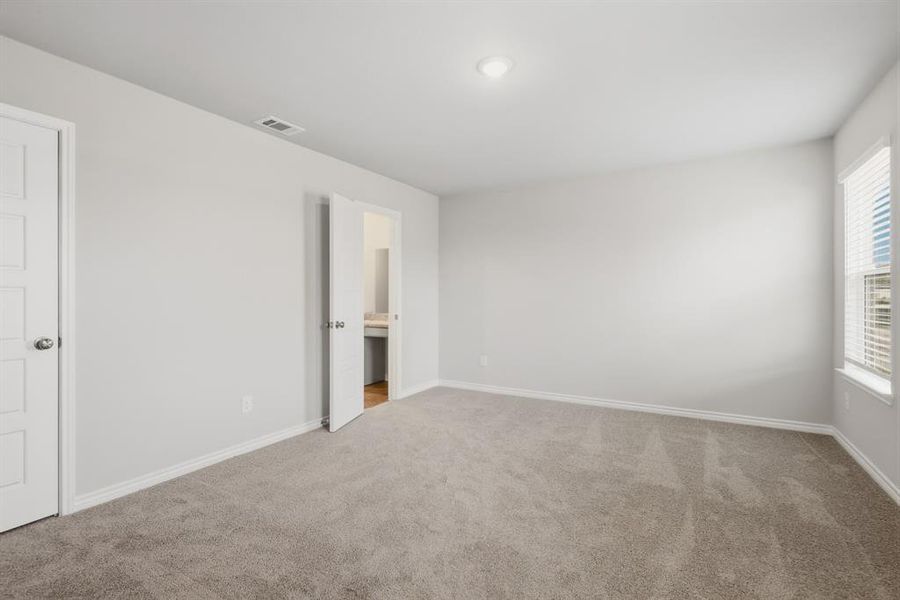 Spacious, unfurnished interior of a new home in Burgess Meadows, Cleburne (Image 15).